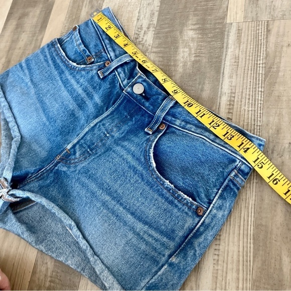 Levi’s 501 Button Fly Roll Cuff Jean Shorts Size 26 - Picture 10 of 10